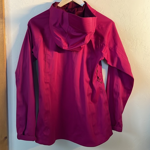 REI women’s Small wind breaker. Fuchsia. - Picture 4 of 4